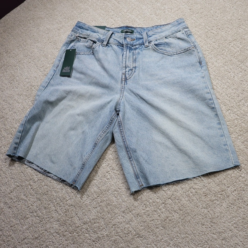 Wild Fable Womens Mid-Rise 10 Inch Inseam EasyRigid Denim Shorts Light Wash 6